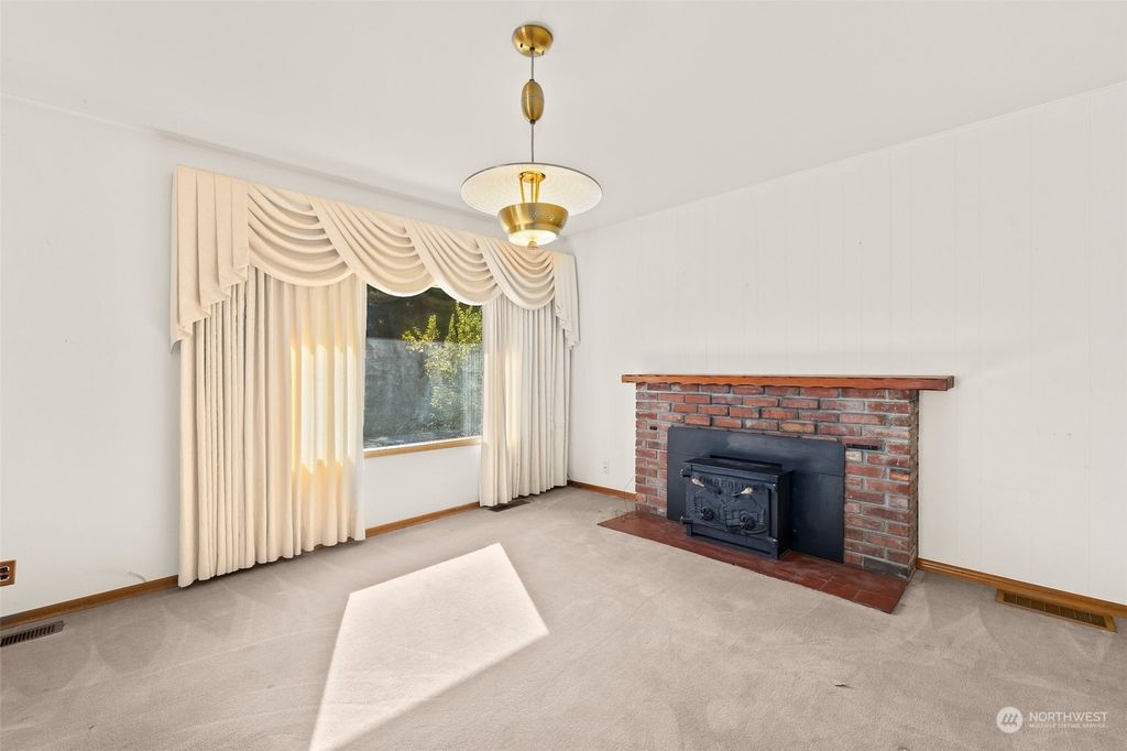 Photo of 25822 SE 216th Street, Maple Valley, WA 98038 (MLS # 2284498)