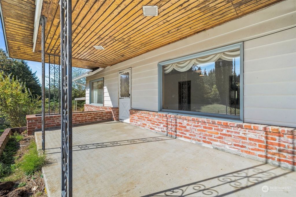 Photo of 25822 SE 216th Street, Maple Valley, WA 98038 (MLS # 2284498)