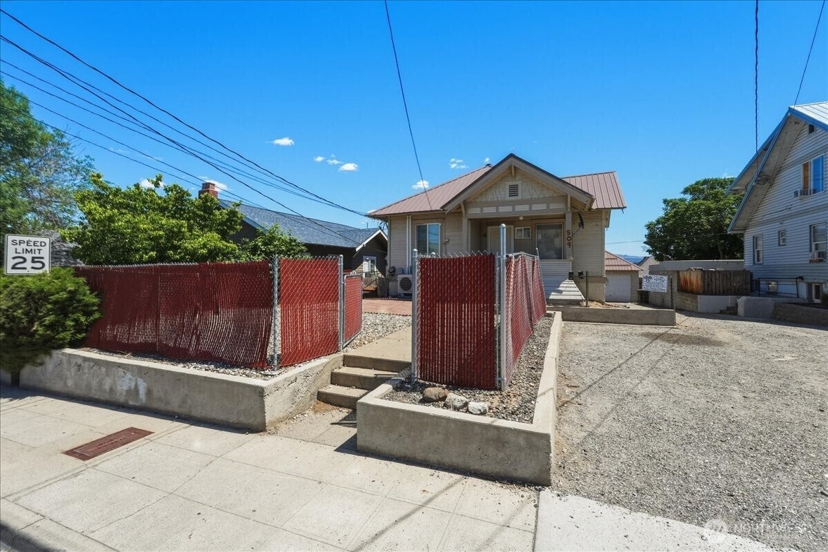 509 Okanogan Avenue