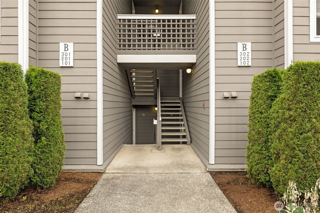 Photo of 12515 109th Court NE #B202, Kirkland, WA 98034 (MLS # 2573394)