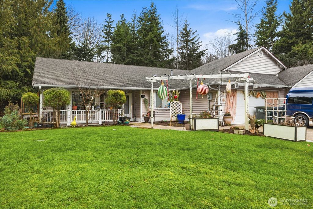 Photo of 13325 105th Avenue Ct E, Puyallup, WA 98374 (MLS # 2474728)