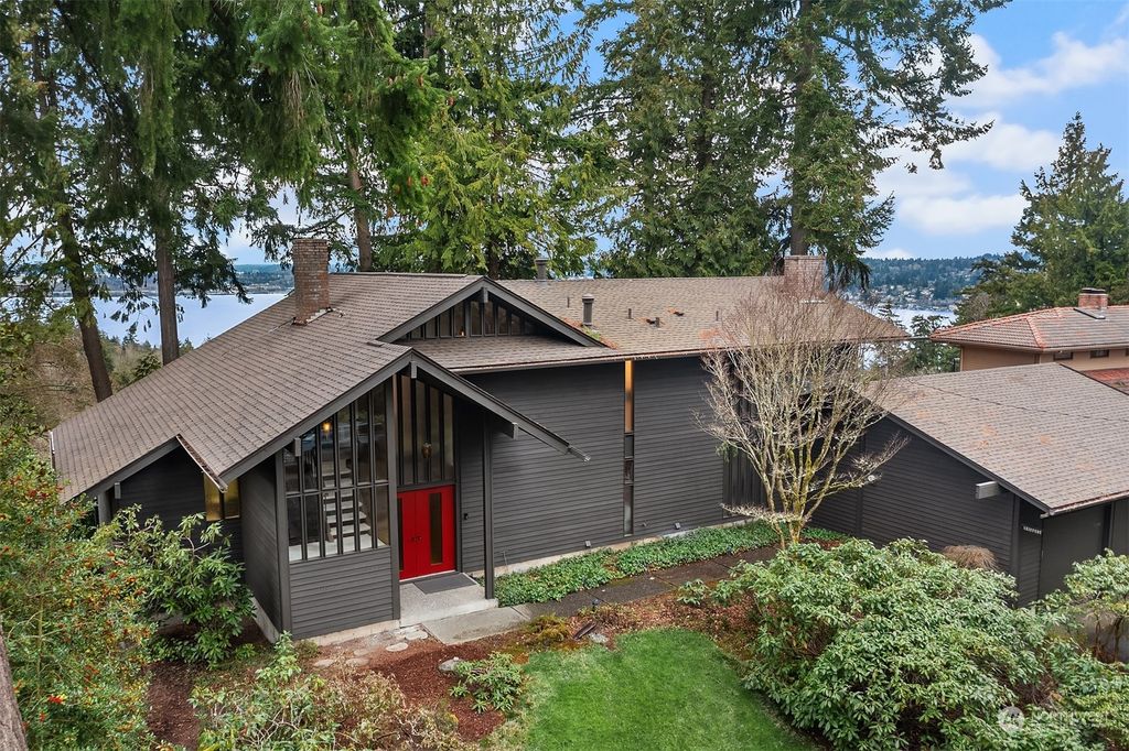 Photo of 6643 NE 132nd Street, Kirkland, WA 98034 (MLS # 2042162)