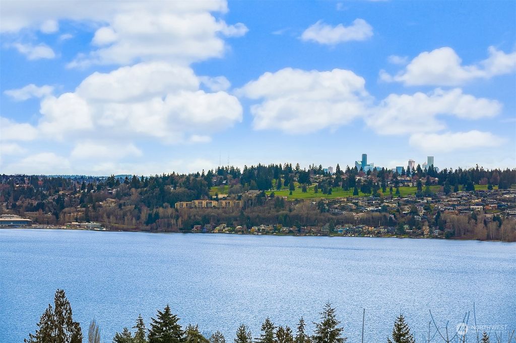 Photo of 6643 NE 132nd Street, Kirkland, WA 98034 (MLS # 2042162)