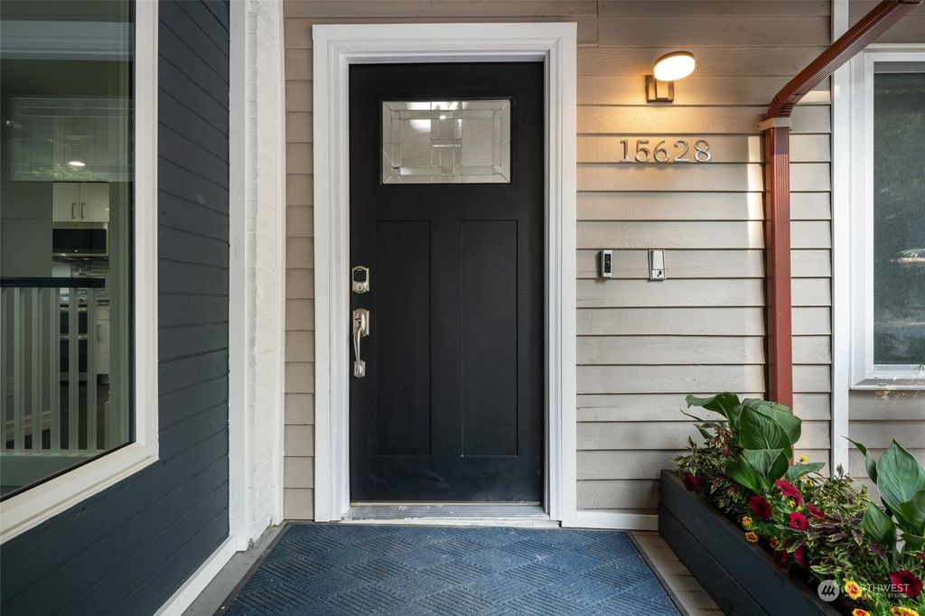 Photo of 15628 SE 43rd Street, Bellevue, WA 98006 (MLS # 2273029)