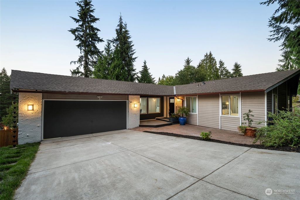 Photo of 15628 SE 43rd Street, Bellevue, WA 98006 (MLS # 2273029)