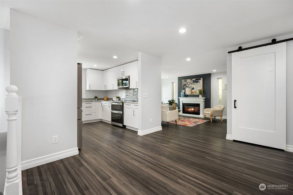 Photo of 15628 SE 43rd Street, Bellevue, WA 98006 (MLS # 2273029)