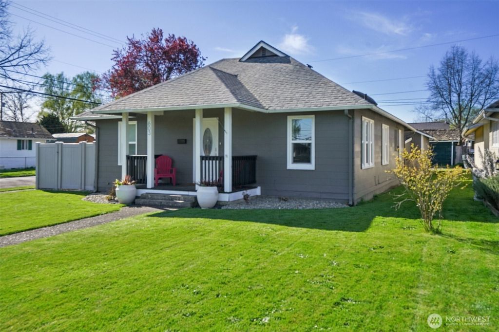 Photo of 603 15th Avenue, Longview, WA 98632 (MLS # 2500872)