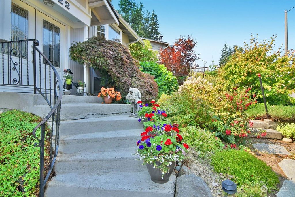 Photo of 5622 173rd Place SW, Lynnwood, WA 98037 (MLS # 2153455)