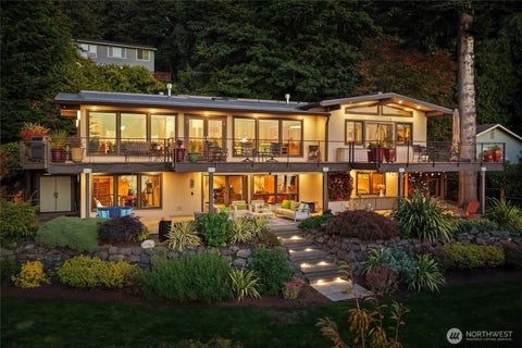 Photo of 13210 Holmes Point Drive NE, Kirkland, WA 98034 (MLS # 2587638)