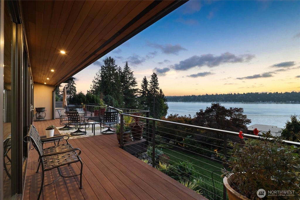 Photo of 13210 Holmes Point Drive NE, Kirkland, WA 98034 (MLS # 2587638)
