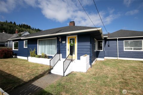 Photo of 215 Ontario Street, Hoquiam, WA 98550 (MLS # 2405305)