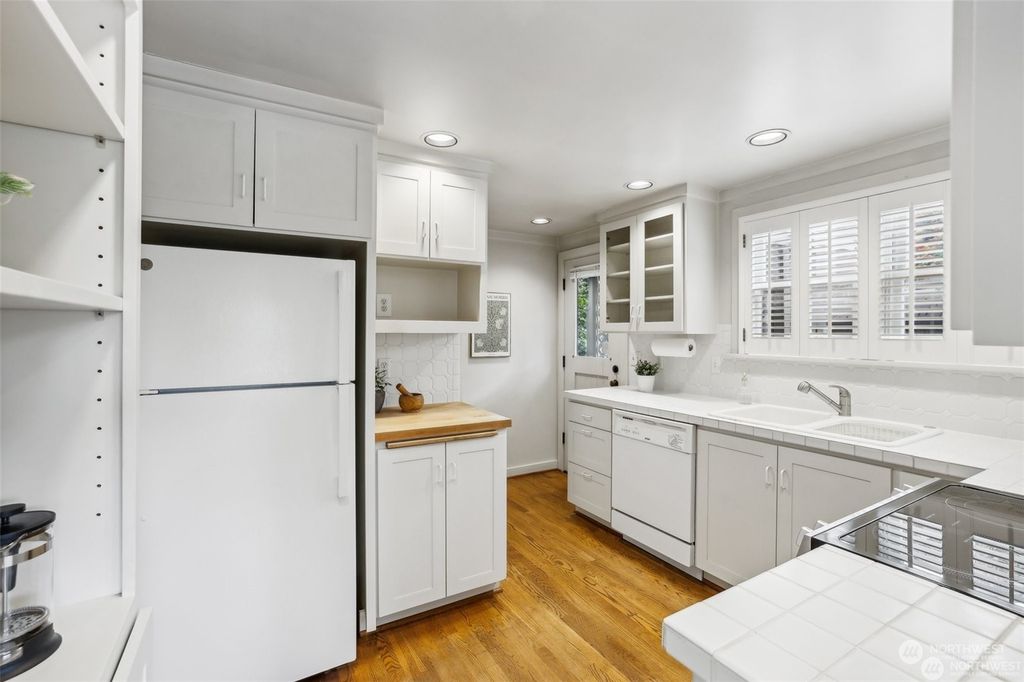 listing image 9366528956756001162