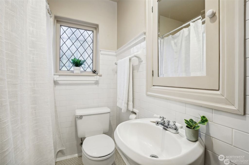 listing image 9365441189847278178