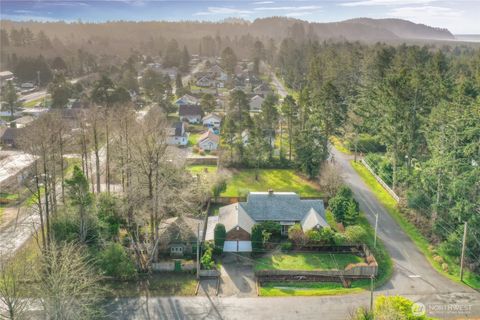 1108 37th Place Seaview WA 98644