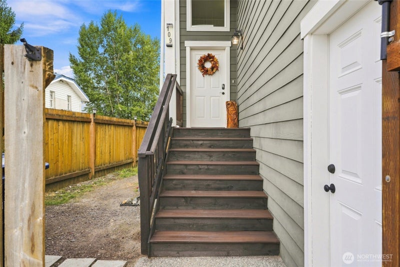 109 E Pioneer Street