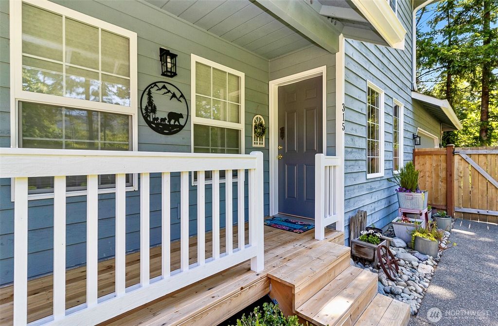 Photo of 315 Linda Avenue, Gold Bar, WA 98251 (MLS # 2385839)