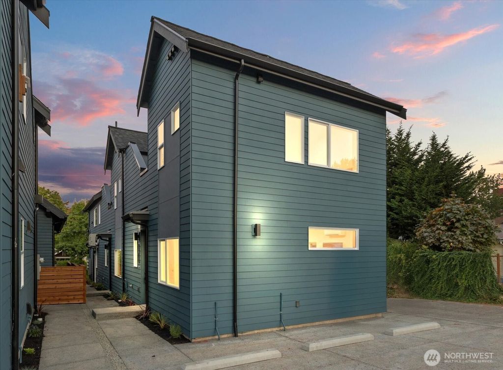 Photo of 1411 Martin Luther King Jr Way, Seattle, WA 98122 (MLS # 2438606)
