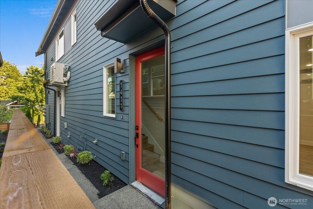 Photo of 1411 Martin Luther King Jr Way, Seattle, WA 98122 (MLS # 2438606)