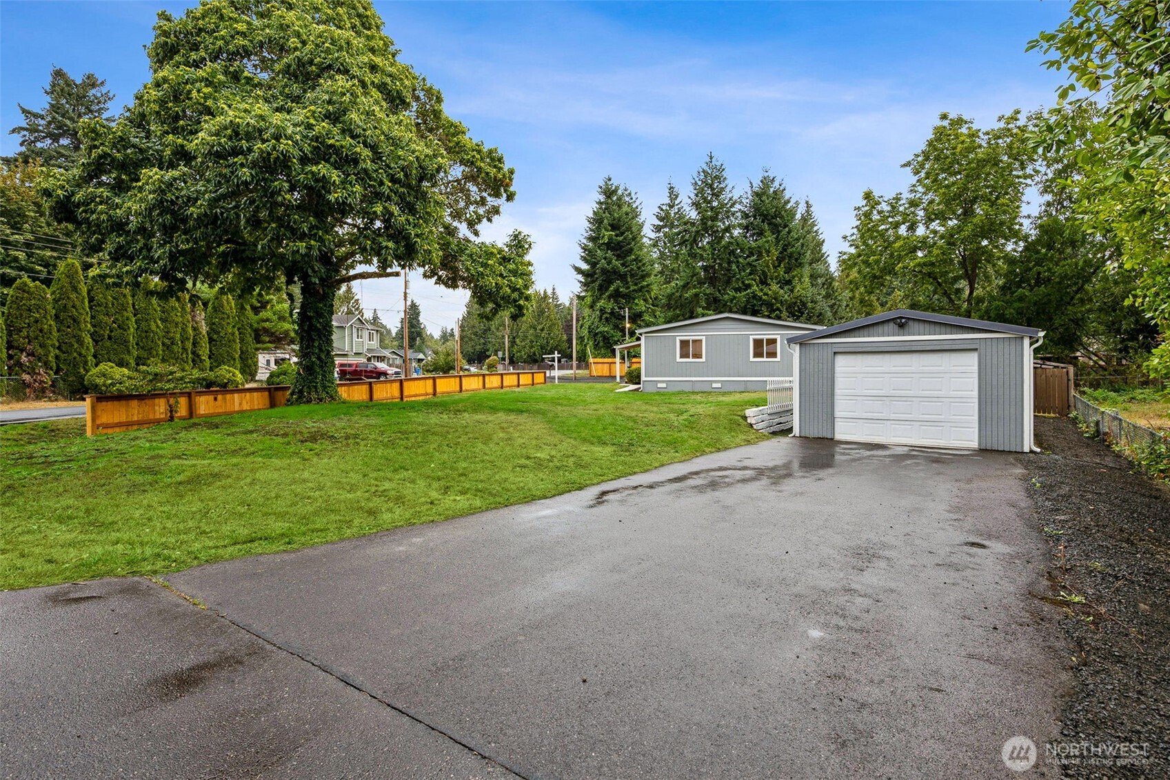 8601 Deodar Court SE