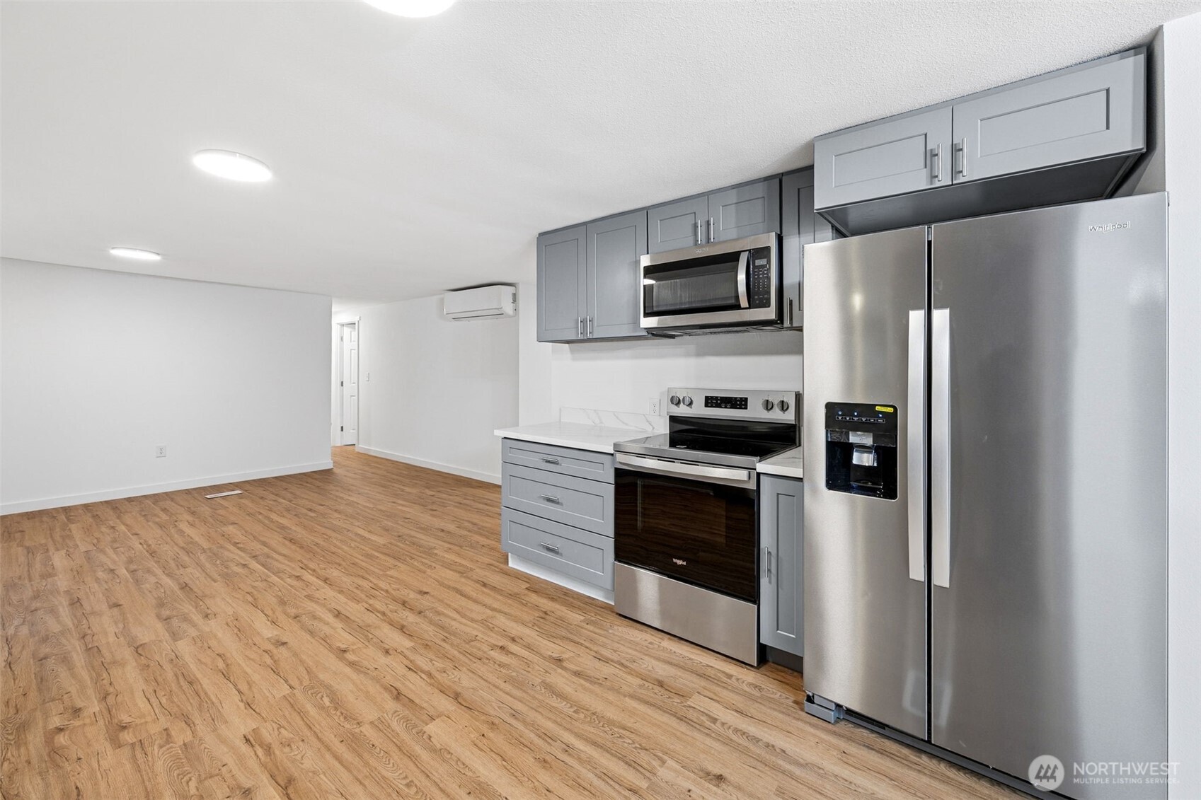 8601 Deodar Court SE