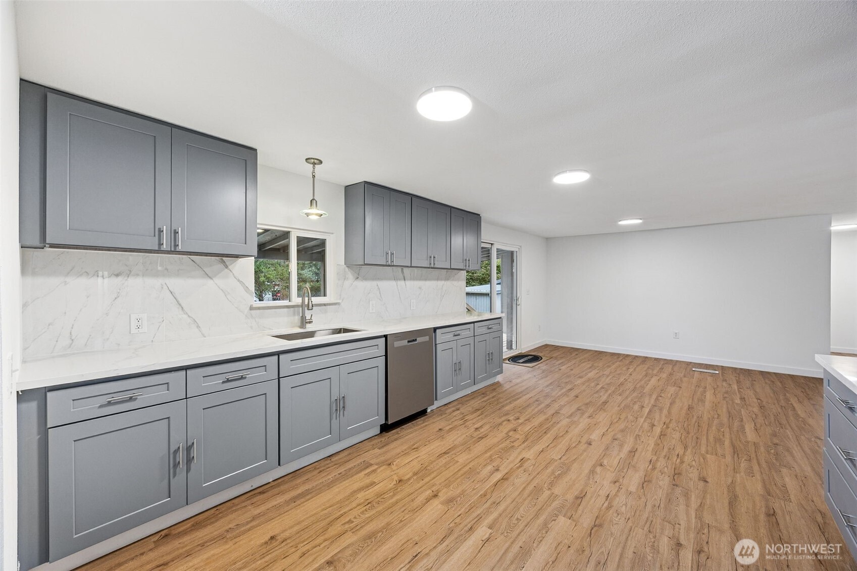 8601 Deodar Court SE