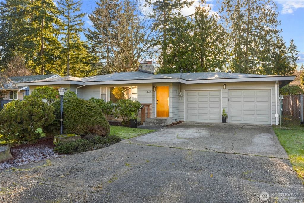 Photo of 323 NW 202nd Street, Shoreline, WA 98177 (MLS # 2469955)