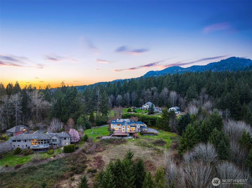 Photo of 22424 SE 134th Street, Issaquah, WA 98027 (MLS # 2401568)