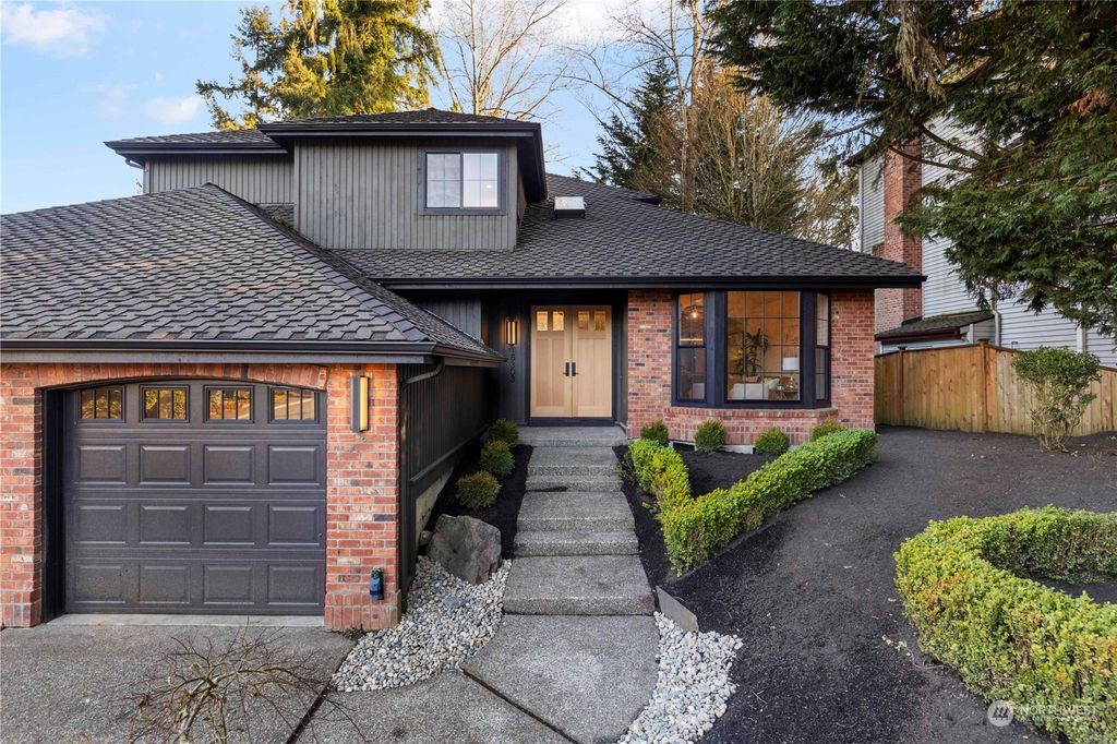 Photo of 18303 NE 99th Way, Redmond, WA 98052 (MLS # 2047827)