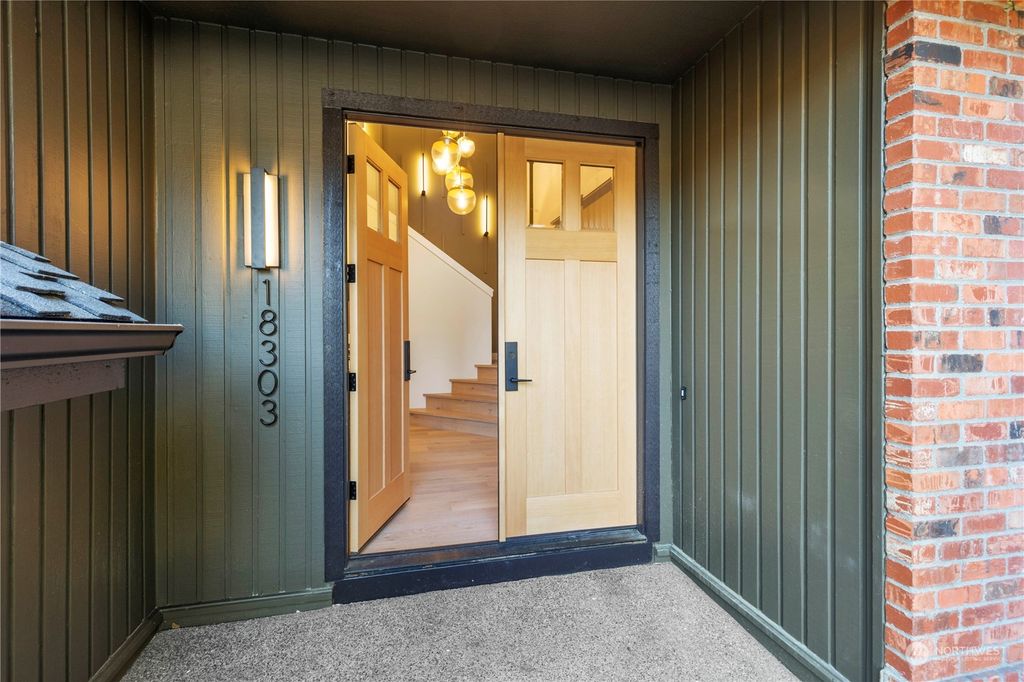 Photo of 18303 NE 99th Way, Redmond, WA 98052 (MLS # 2047827)