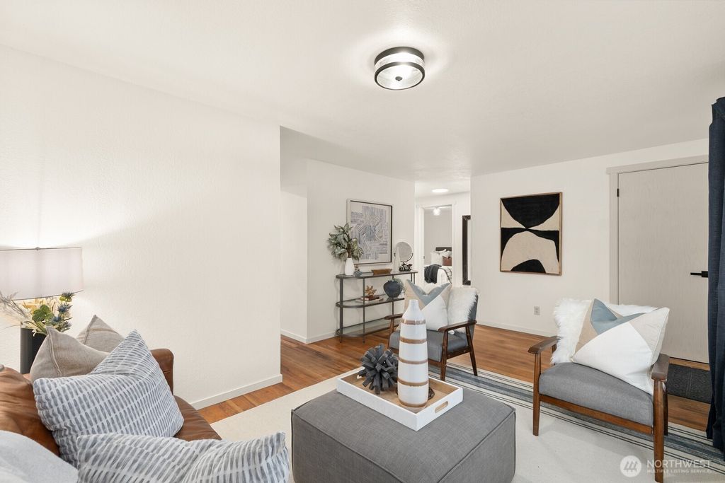 Photo of 16137 120th Avenue SE, Renton, WA 98058 (MLS # 2488256)