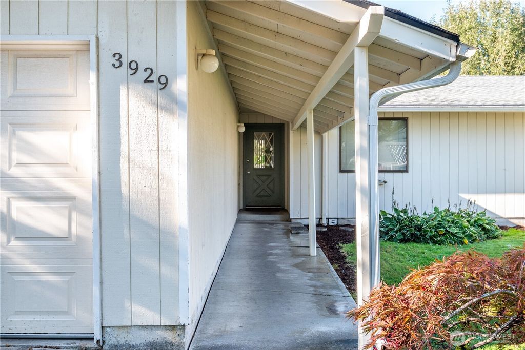 Photo of 3929 Pine Street, Longview, WA 98632 (MLS # 2445064)