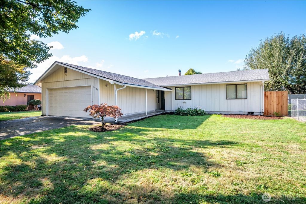 Photo of 3929 Pine Street, Longview, WA 98632 (MLS # 2445064)