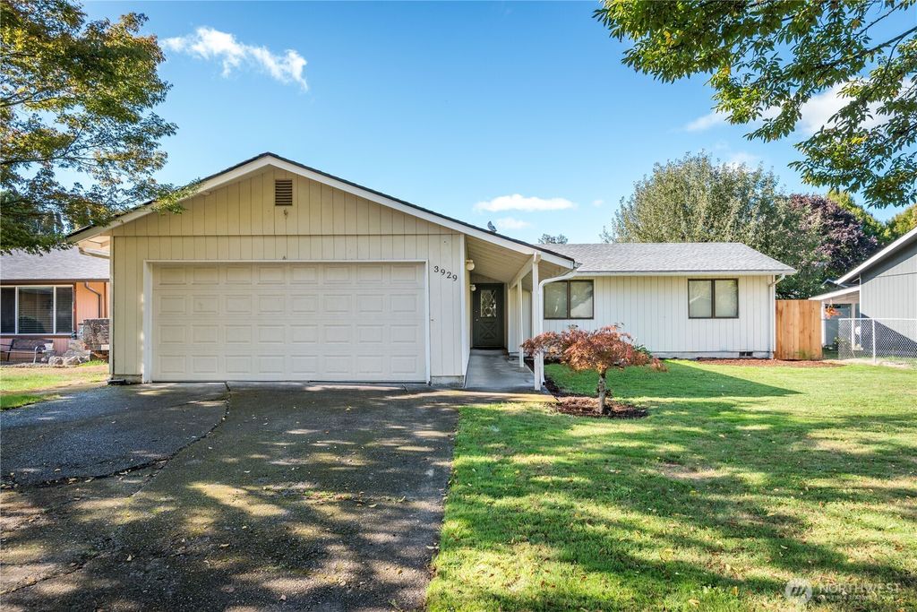Photo of 3929 Pine Street, Longview, WA 98632 (MLS # 2445064)