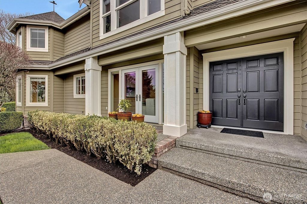 Photo of 1664 204th Avenue NE, Sammamish, WA 98074 (MLS # 2372812)