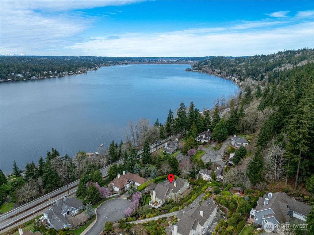 Photo of 1664 204th Avenue NE, Sammamish, WA 98074 (MLS # 2372812)