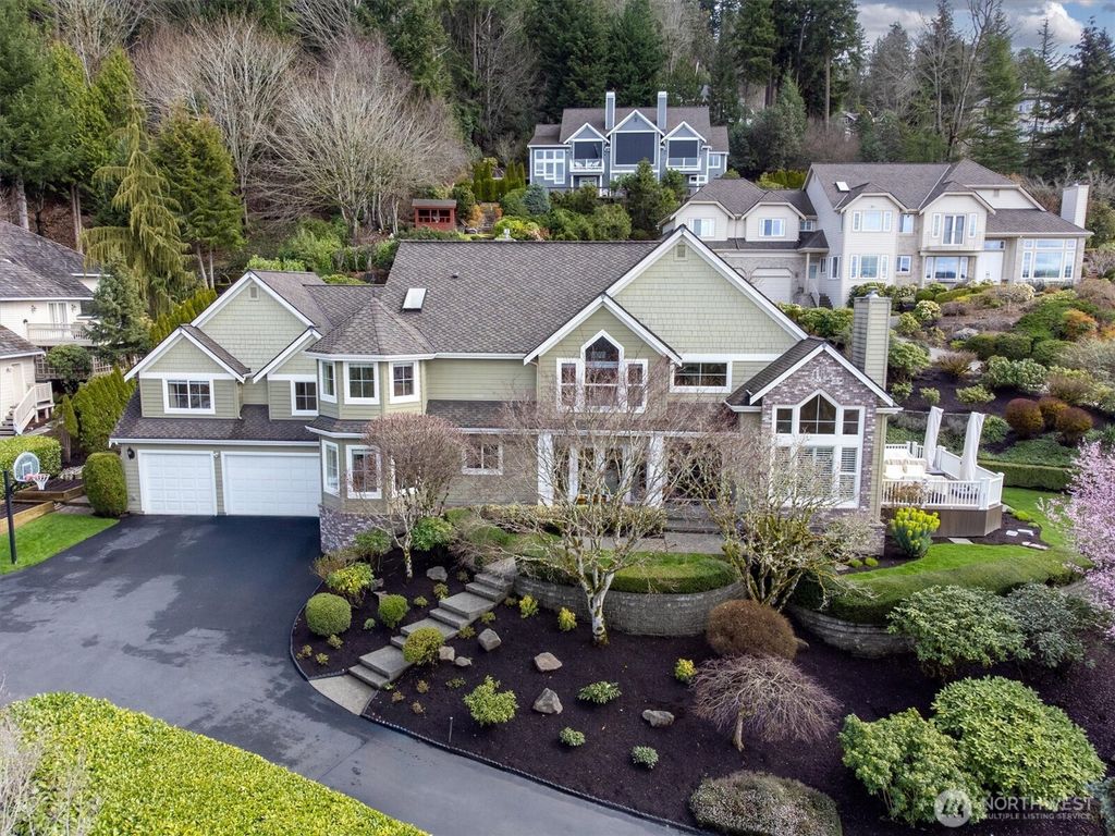 Photo of 1664 204th Avenue NE, Sammamish, WA 98074 (MLS # 2372812)