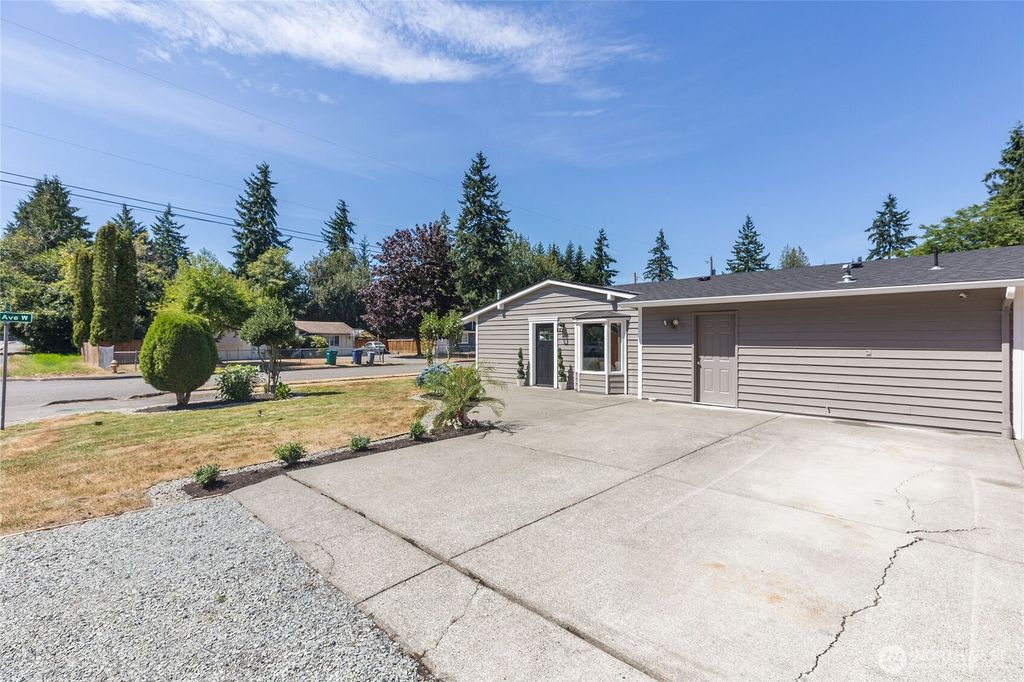 Photo of 5431 206th Street SW, Lynnwood, WA 98036 (MLS # 2415137)