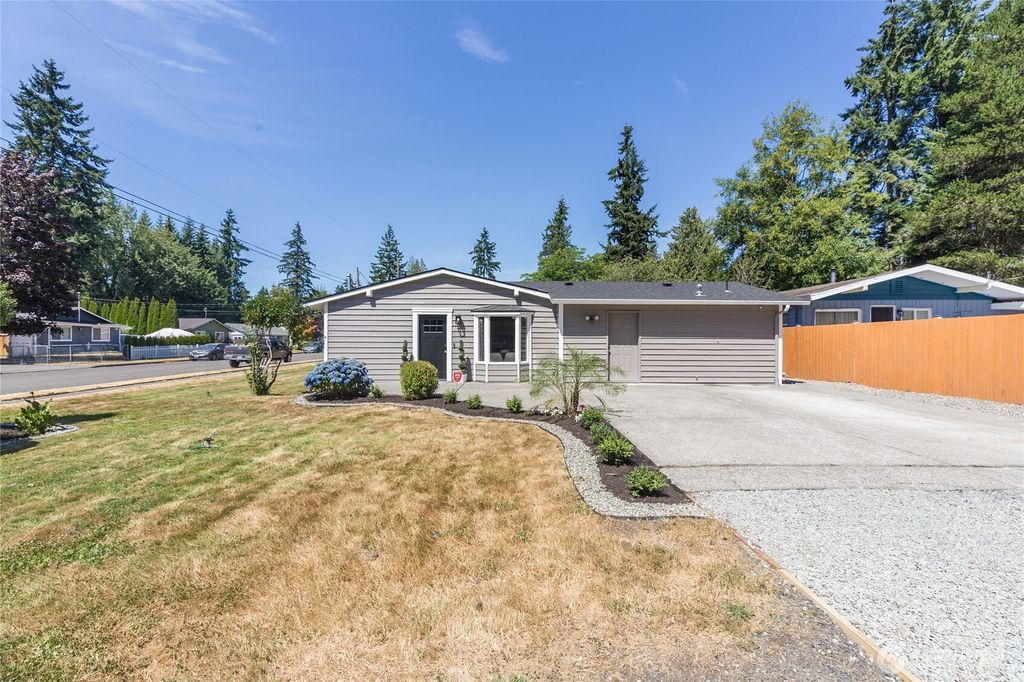 Photo of 5431 206th Street SW, Lynnwood, WA 98036 (MLS # 2415137)