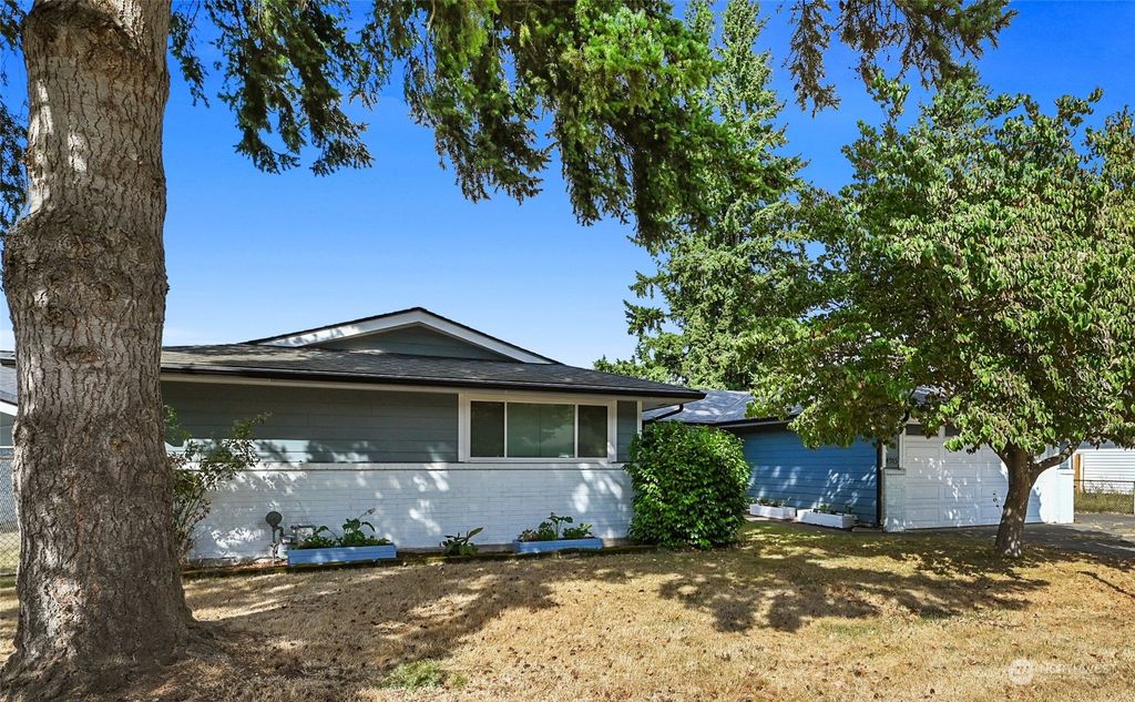 Photo of 4315 129th Place NE, Marysville, WA 98271 (MLS # 2164079)