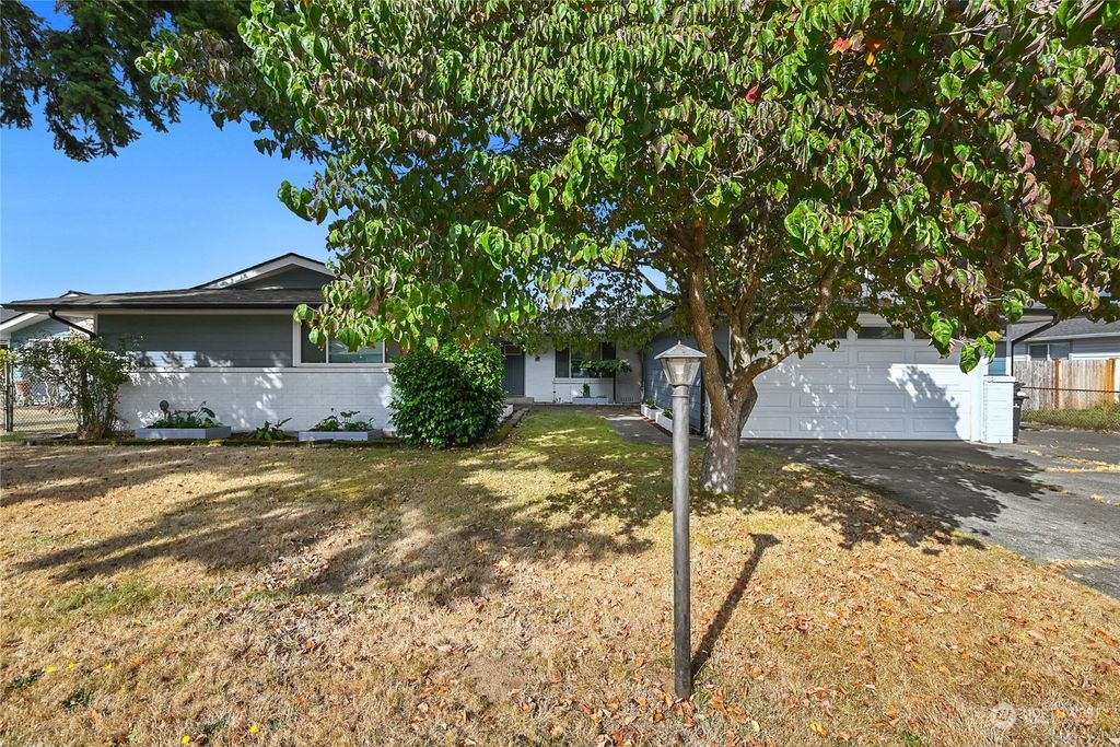 Photo of 4315 129th Place NE, Marysville, WA 98271 (MLS # 2164079)