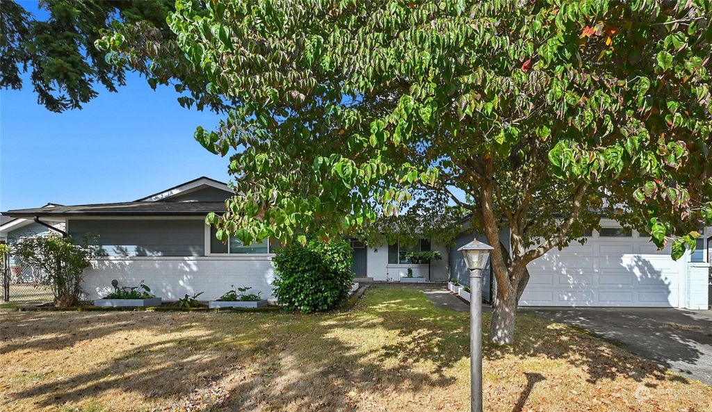 Photo of 4315 129th Place NE, Marysville, WA 98271 (MLS # 2164079)