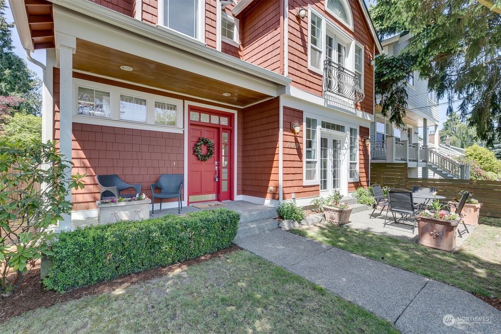 Photo of 7049 34th Avenue NE, Seattle, WA 98115 (MLS # 2065082)