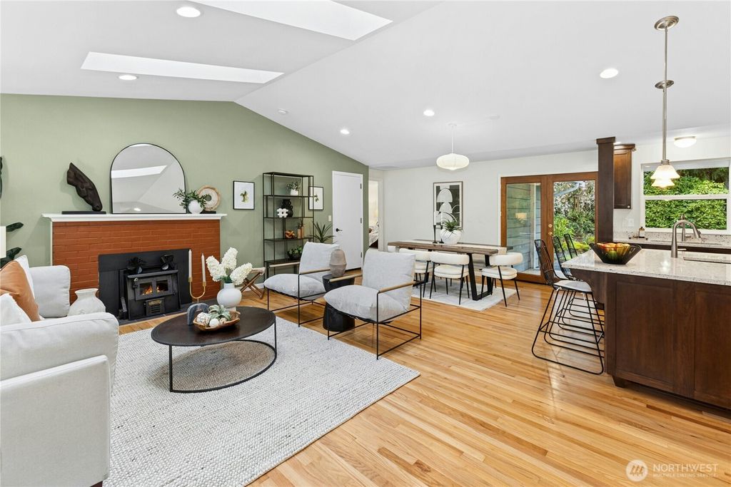 Photo of 585 Mt Index Place SW, Issaquah, WA 98027 (MLS # 2508426)