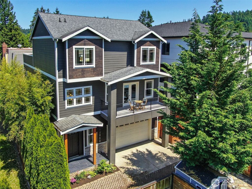 Photo of 125 1st Avenue NW, Issaquah, WA 98027 (MLS # 2430714)