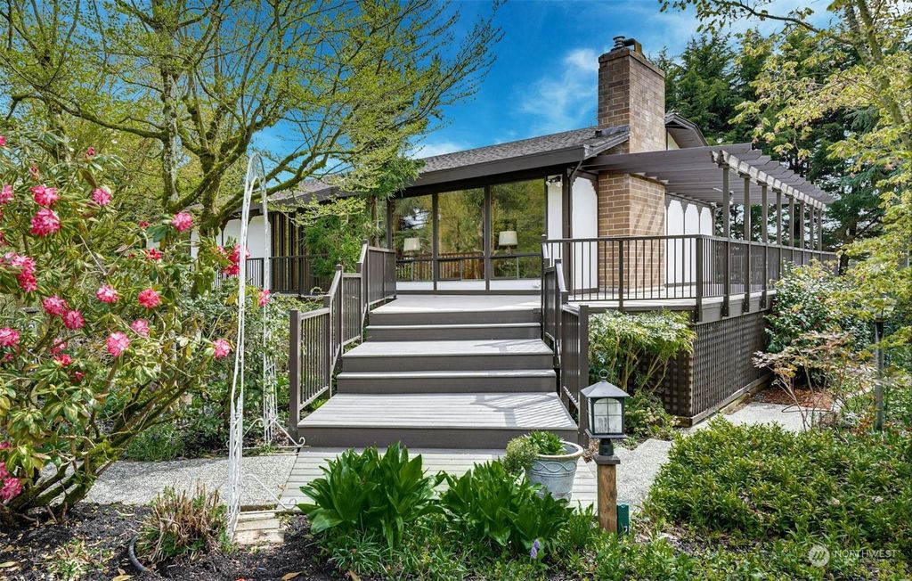 Photo of 8007 NE 205th Street, Kenmore, WA 98028 (MLS # 2219766)