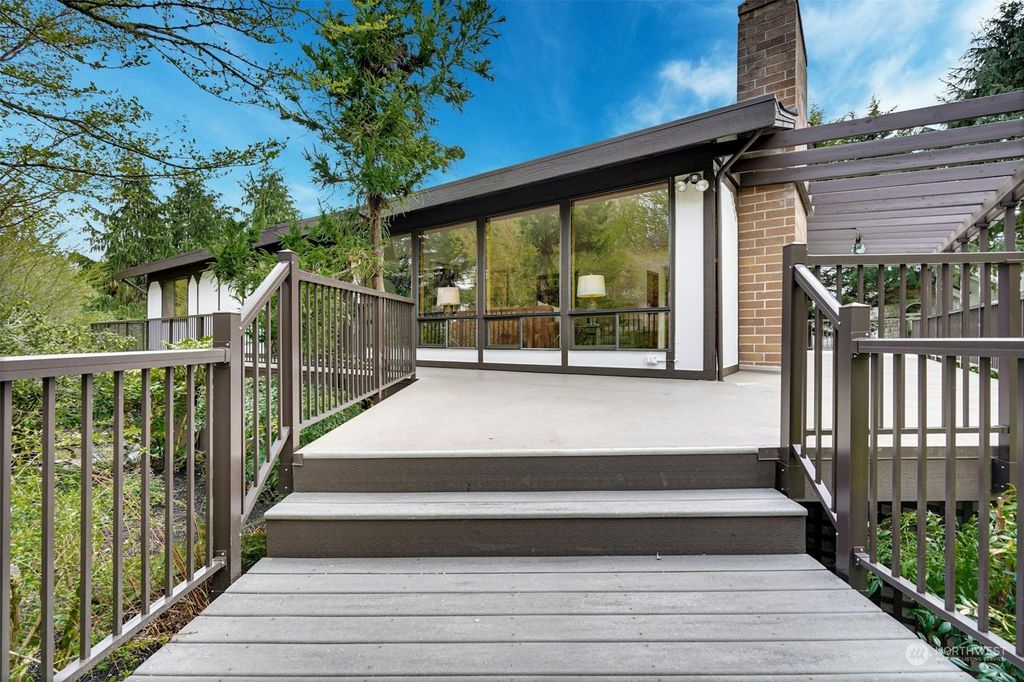 Photo of 8007 NE 205th Street, Kenmore, WA 98028 (MLS # 2219766)