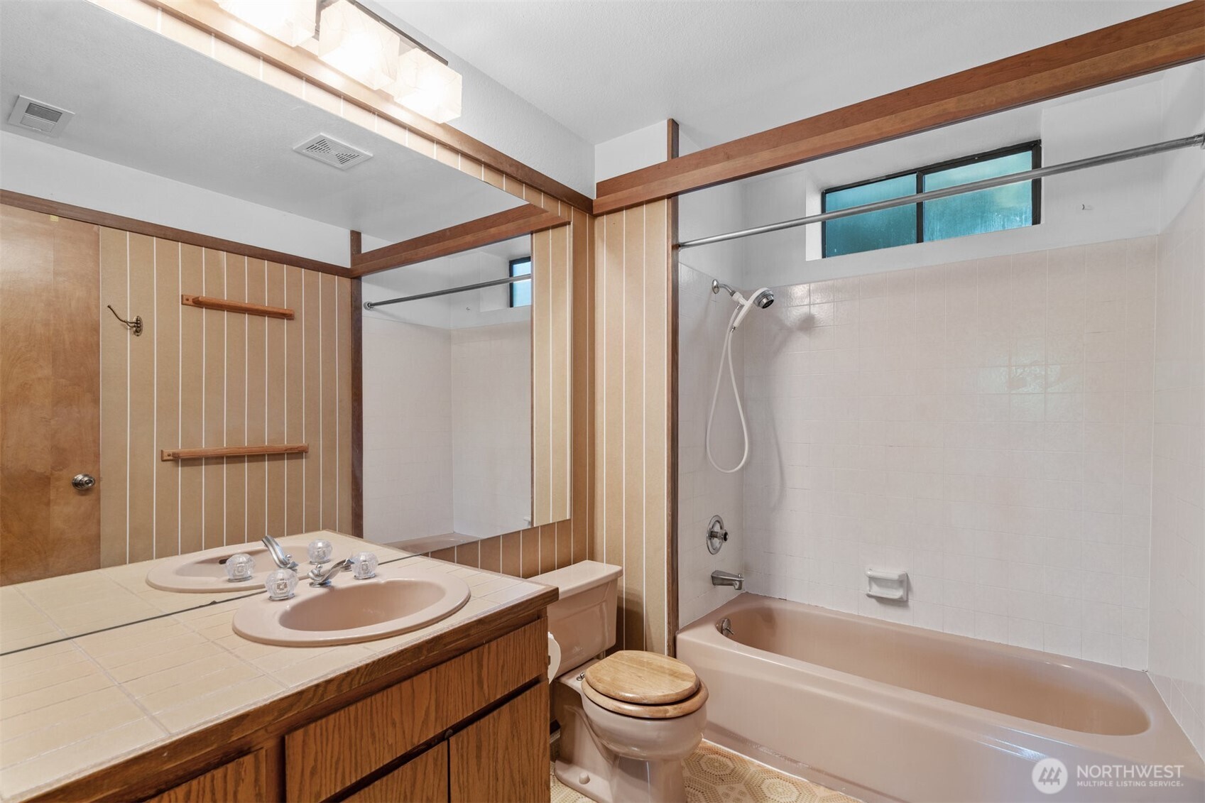 Bellevue, Washington 98006, United States, 3 Bedrooms Bedrooms, ,2 BathroomsBathrooms,Residential,Active,173296