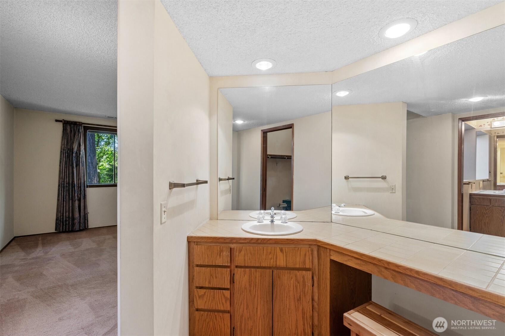 Bellevue, Washington 98006, United States, 3 Bedrooms Bedrooms, ,2 BathroomsBathrooms,Residential,Active,173296