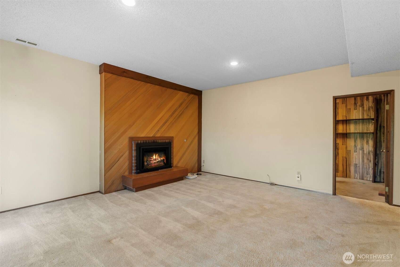 Bellevue, Washington 98006, United States, 3 Bedrooms Bedrooms, ,2 BathroomsBathrooms,Residential,Active,173296