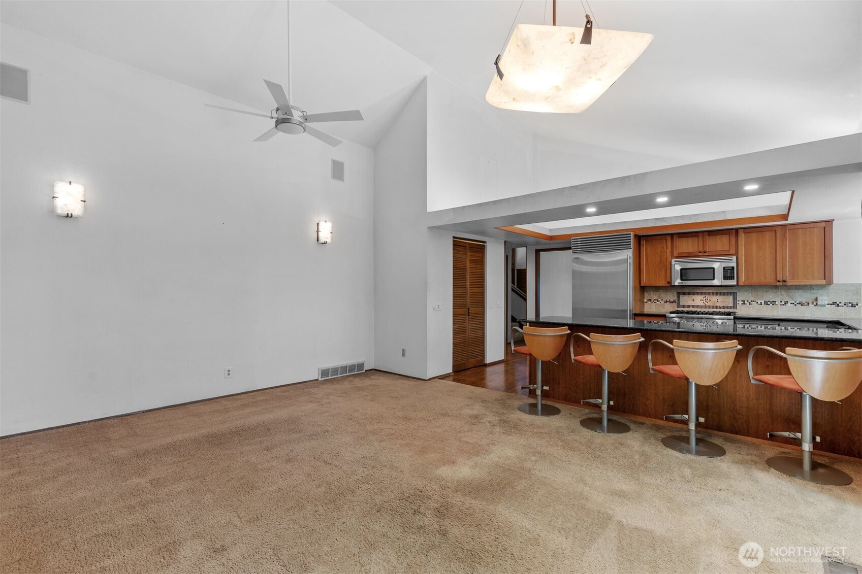 Bellevue, Washington 98006, United States, 3 Bedrooms Bedrooms, ,2 BathroomsBathrooms,Residential,Active,173296